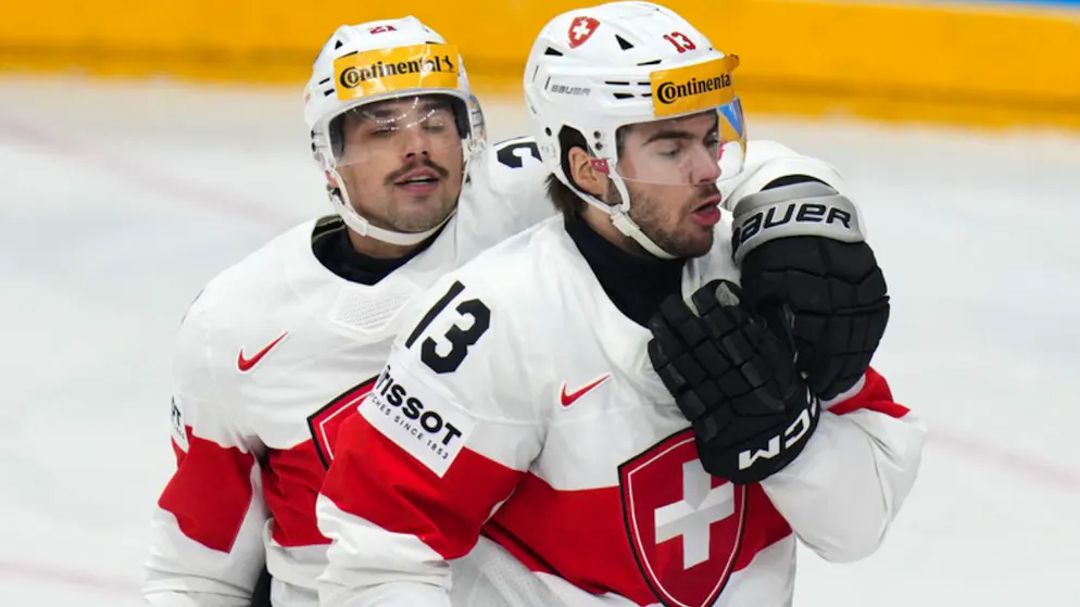 Kevin Fiala (links) und Nico Hischier strotzten gegen Dänemark vor Spielfreude.