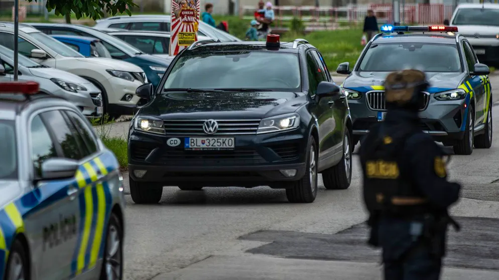 Hohes Sicherheitsaufkommen: Der mutmassliche Schütze wird am 18. Mai in Pezinok dem Haftrichter vorgeführt.