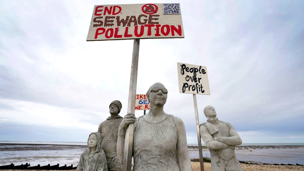 Mit der Kunstinstallation «Sirens of Sewage» von Jason DeCaires Taylor sollen Menschen gewürdigt werden, die sich für den Schutz der Gewässer und der Meeresökologie einsetzen.