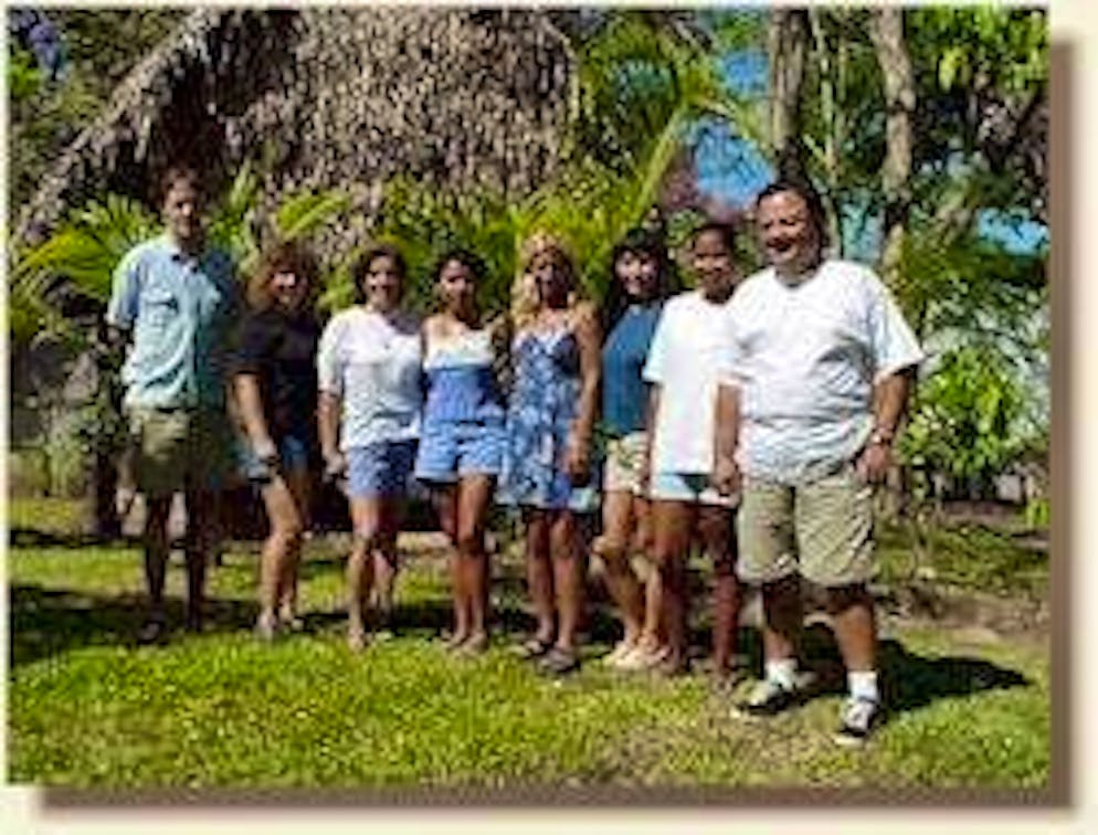 Il grigionese Reto Patt vive in Costa Rica da 30 anni. Prima che il grigionese gestisse la scuola di lingue con la moglie, era venuto in Costa Rica come insegnante privato per i figli di una coppia di albergatori svizzeri espatriati.