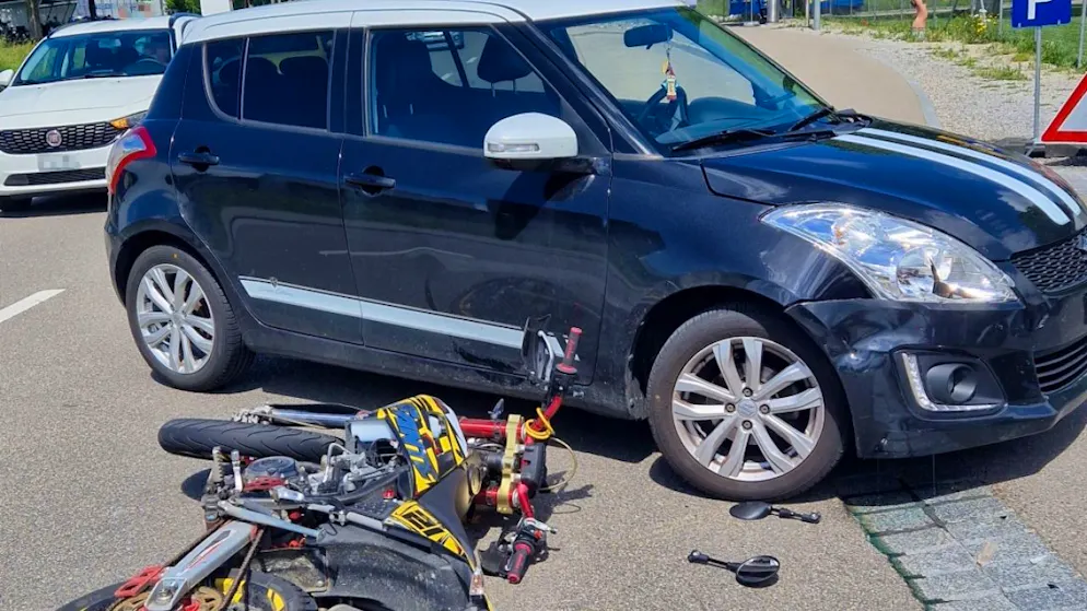 Zwei Verletzte bei Motorrad-Unfällen in Gähwil und Zuzwil SG - Gallery. Ein Töfffahrer verletzte sich bei einem Unfall in Zuzwil SG.