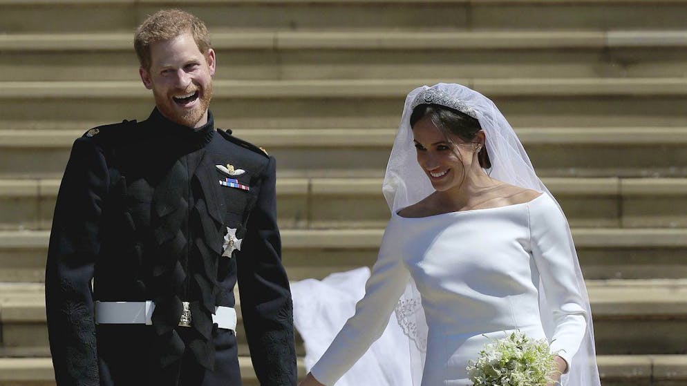 Ecco perché. L'abito da sposa di Meghan? Un affronto per la regina Elisabetta