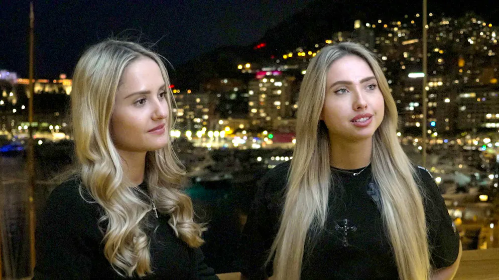 In der neuen Folge von «Davina & Shania – We Love Monaco» wollen die beiden Geissens-Töchter Werbung machen für die neuste väterliche Kleiderkollektion.