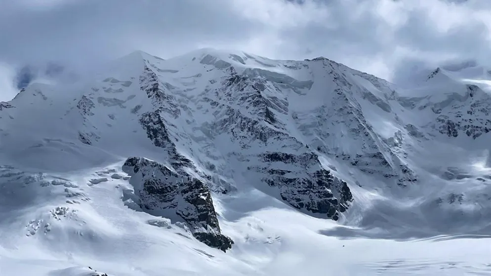 Pontresina GR. Skitourengänger wird am Piz Palü von Lawine erfasst und getötet