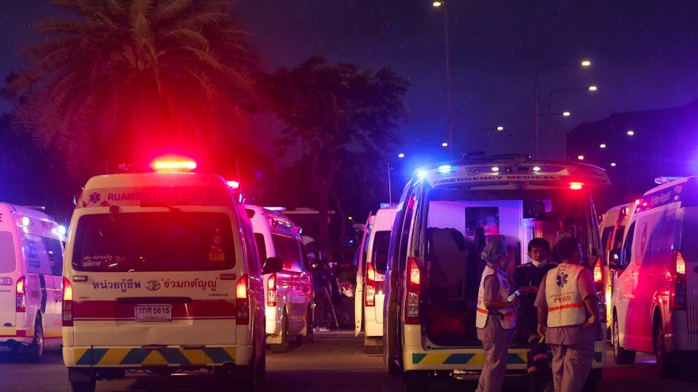 Sceso bruscamente di 2000 m. Un morto e 40 feriti per «gravi turbolenze» su un volo della Singapore Airlines