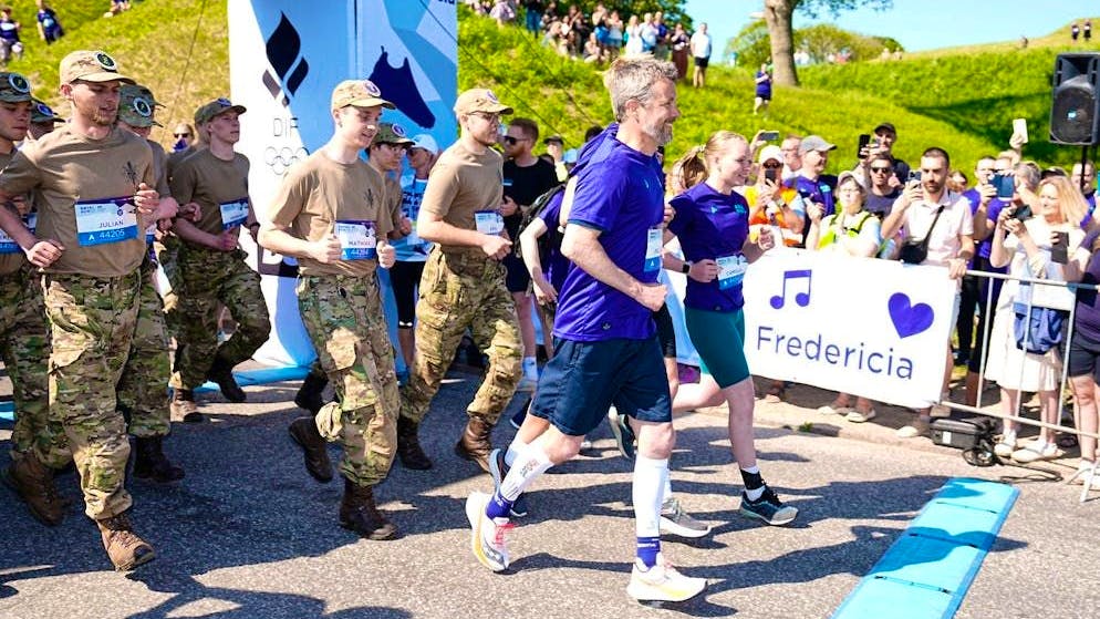Ecco cos'è. Frederik di Danimarca partecipa per la prima volta alla Royal Run da Re