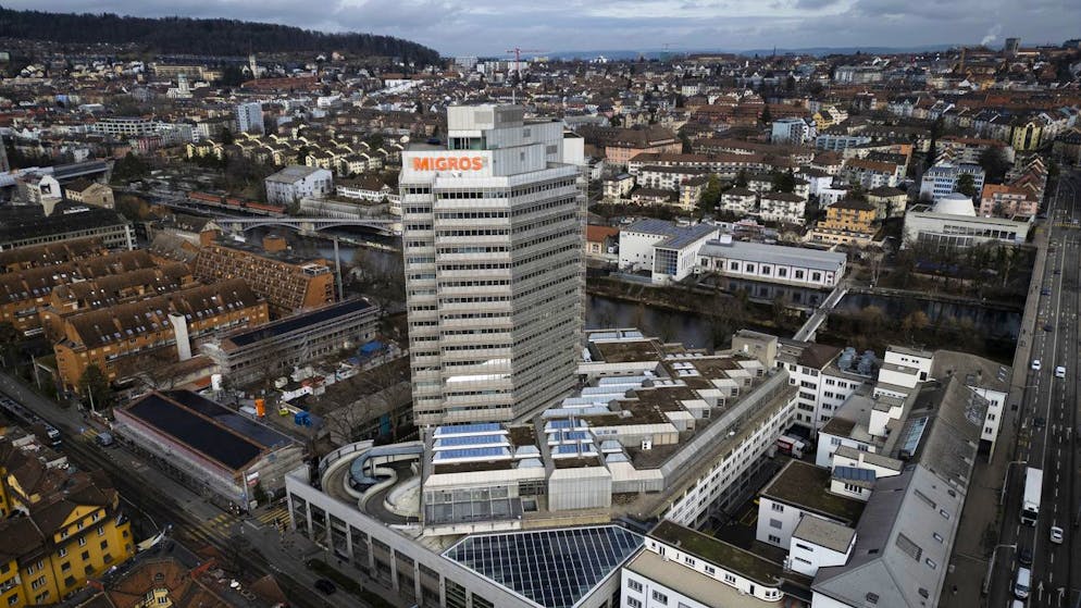 Der Migros Hauptsitz am Zürcher Limmatplatz: Bei Kampf gegen die Konkurrenz zahlt der Dezailhändler einen hohen Preis.