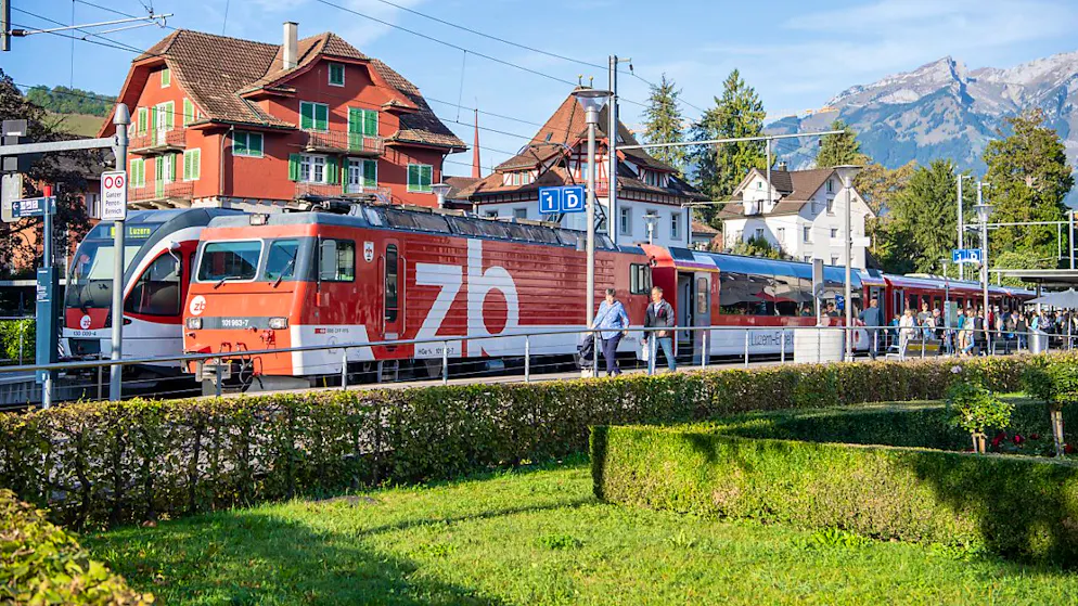 Ein Zug der Zentralbahn, der auf der Strecke Luzern-Engelberg verkehrt. (Archivaufnahme)