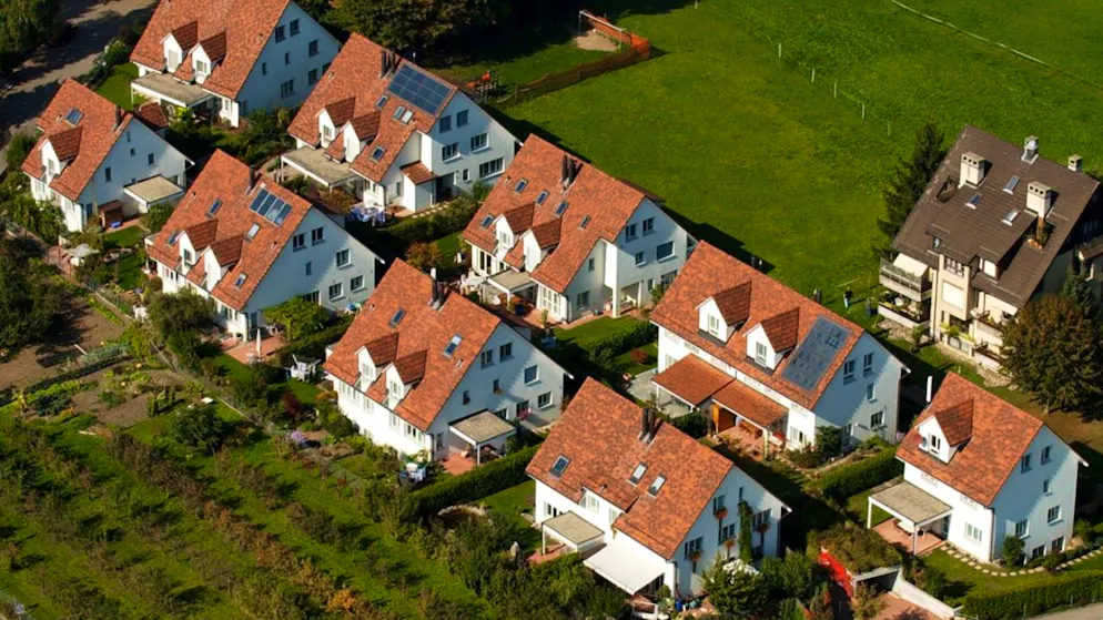 Banken werden nach der Zinswende bei der Vergabe von Hypotheken wieder strenger.  (Symbolbild)