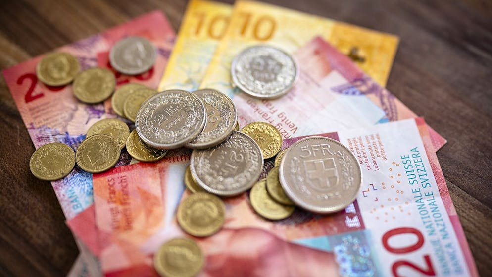 Müssen Schweizer*innen die Steuern bald nicht mehr direkt bezahlen. 