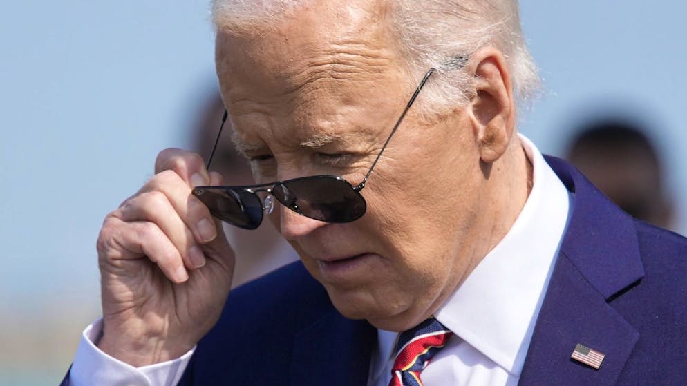 US-Präsident Joe Biden nach der Landung mit der Air Force One auf dem Flughafen in Boston. (21. Mai 2024)