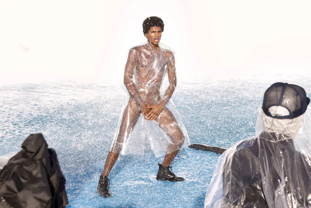 Beim Nacktshooting überzeugt: Jermaine Kothé, GNTM-Gewinner 2024.