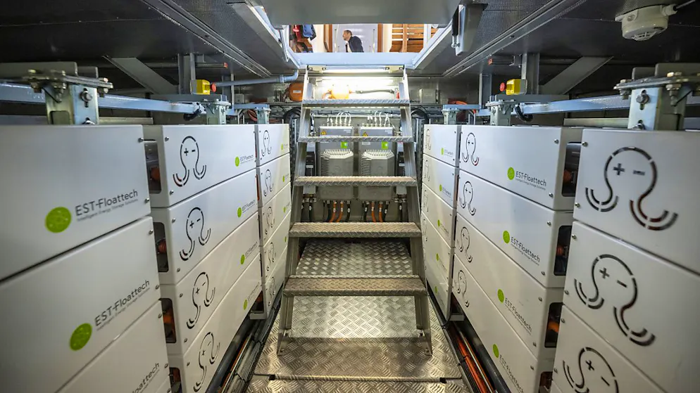 «Rütli» fährt neu mit Strom statt mit Diesel auf Vierwaldstättersee - Gallery. Blick in den für den Elektroantrieb umgebauten Motorenraum.