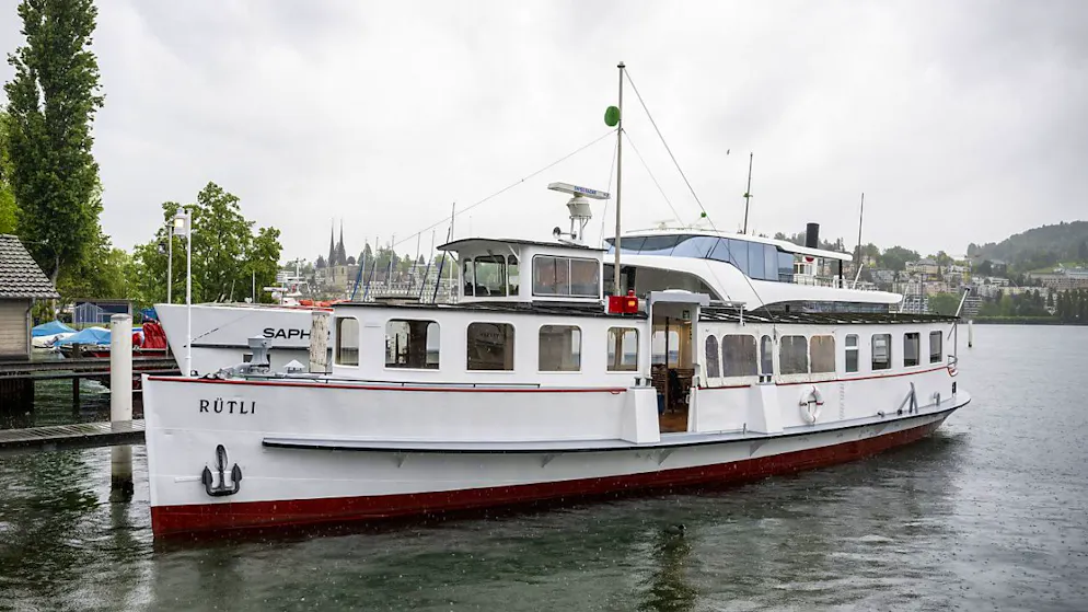 «Rütli» fährt neu mit Strom statt mit Diesel auf Vierwaldstättersee - Gallery. Die "eMS Rütli" vor ihrer Erstfahrt in der Werft der Schifffahrtsgesellschaft des Vierwaldstättersees..