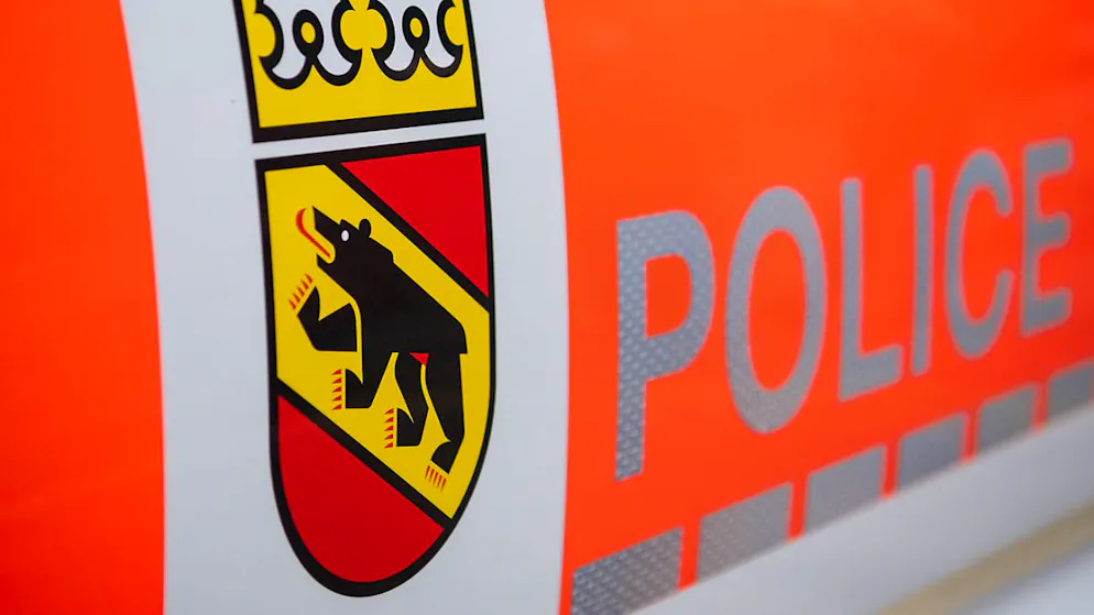 Nach einer Verfolgungsfahrt hat die Berner Kantonspolizei am Mittwochabend in Bern zwei Männer angehalten. Sie waren in einem gestohlenen Wagen unterwegs. (Symbolbild)