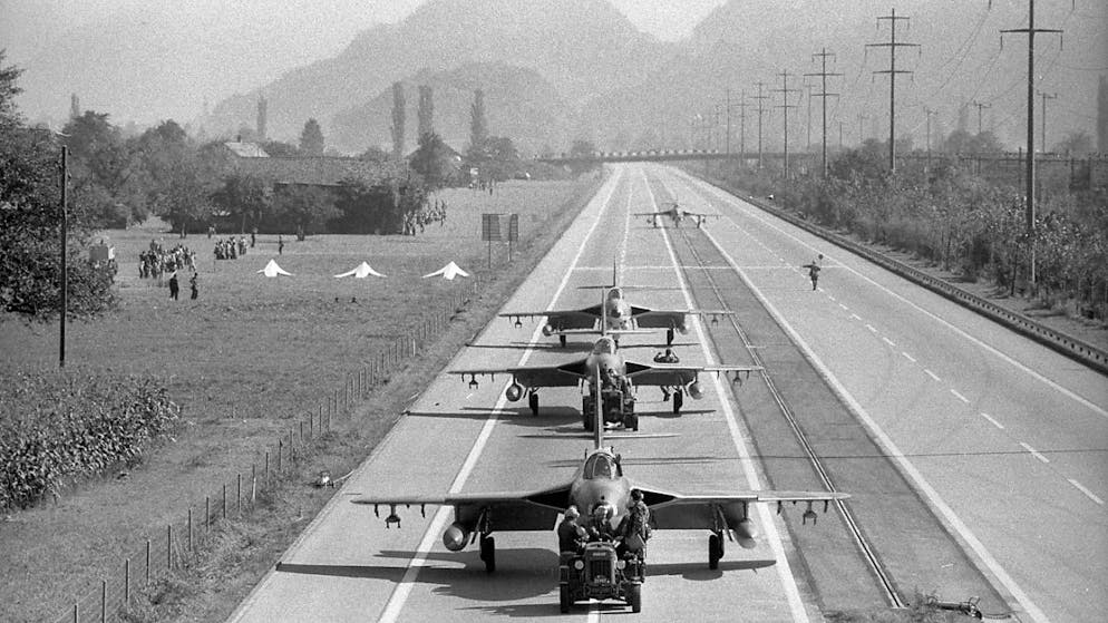 Con gli F/A-18. Sempre più vicine le esercitazione delle Forze aeree sull'autostrada A1