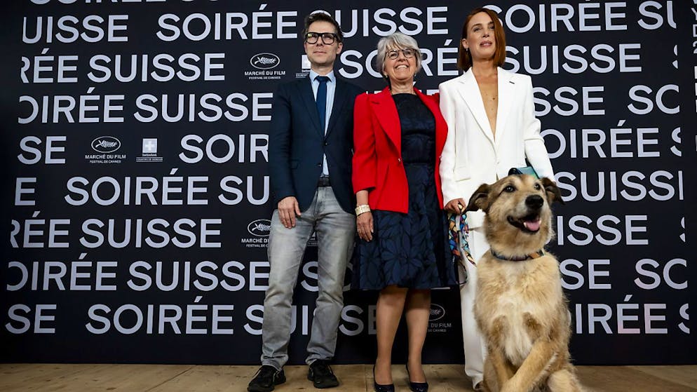 Le procès du chien. Kodi avec Laetitia Dosch et la conseillère fédérale Elisabeth Baume-Schneider à Cannes (archives).
