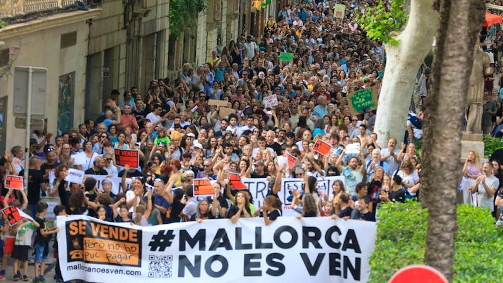 Weiter Proteste gegen Massentourismus. Demonstranten drohen Mallorca-Reisenden mit «heissem Sommer»