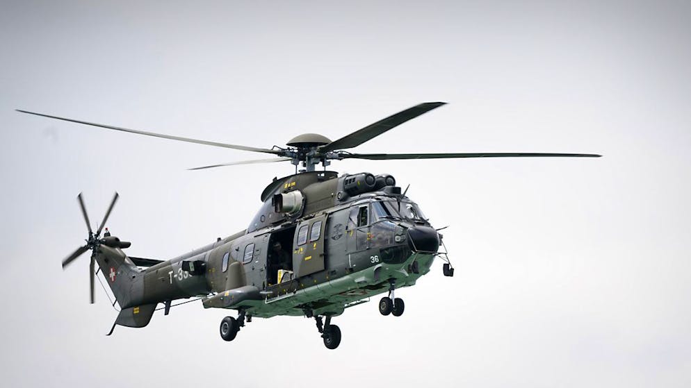 Investigation launched. Helicopter pilot flies maneuver at Zurich Airport - one injured and property damage