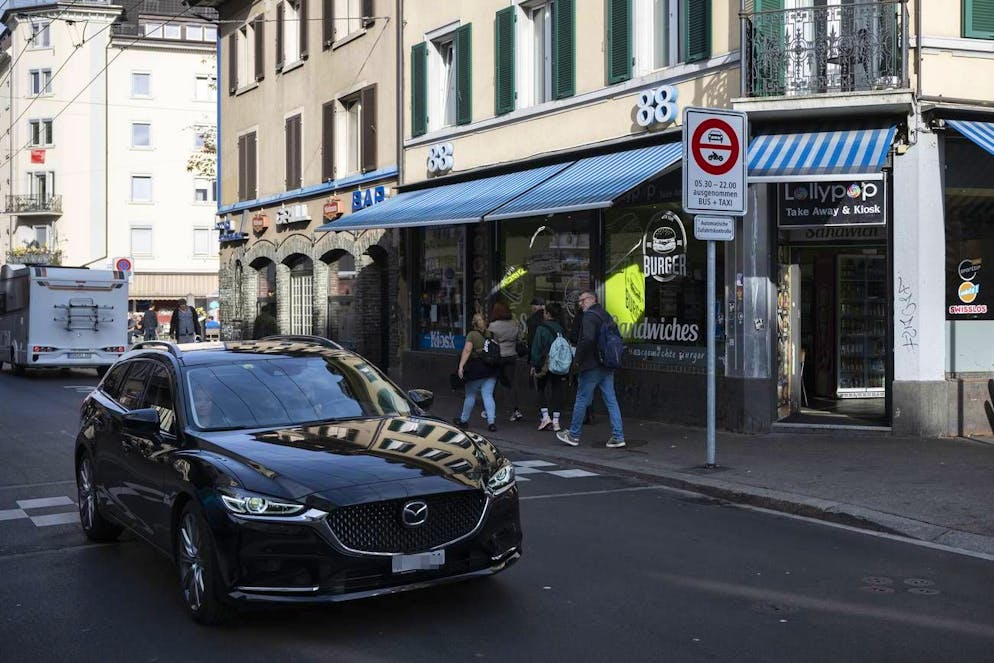 Noch im April sind an der Langstrasse 830'000 Franken eingenommen worden. Zum Vergleich: Die Anlage an der Walchebrücke war im gesamten Jahr 2022 mit Bussen in Höhe von 2,68 Millionen Franken der erfolgreichste Blitzer.