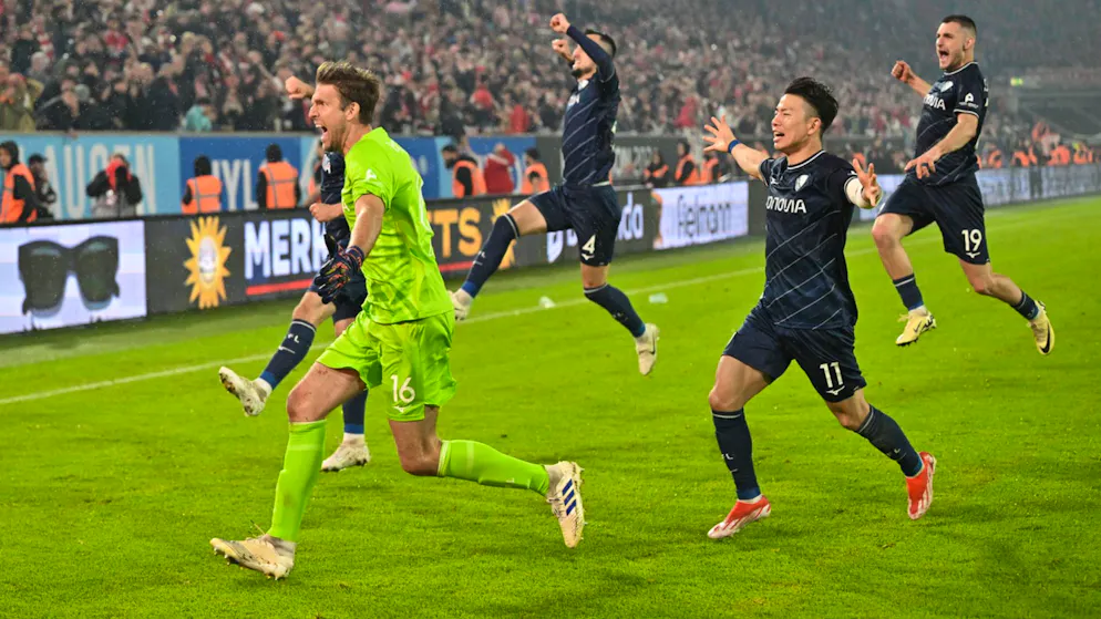 Bochum sichert sich im Elfmeterschiessen den Liga-Erhalt.
