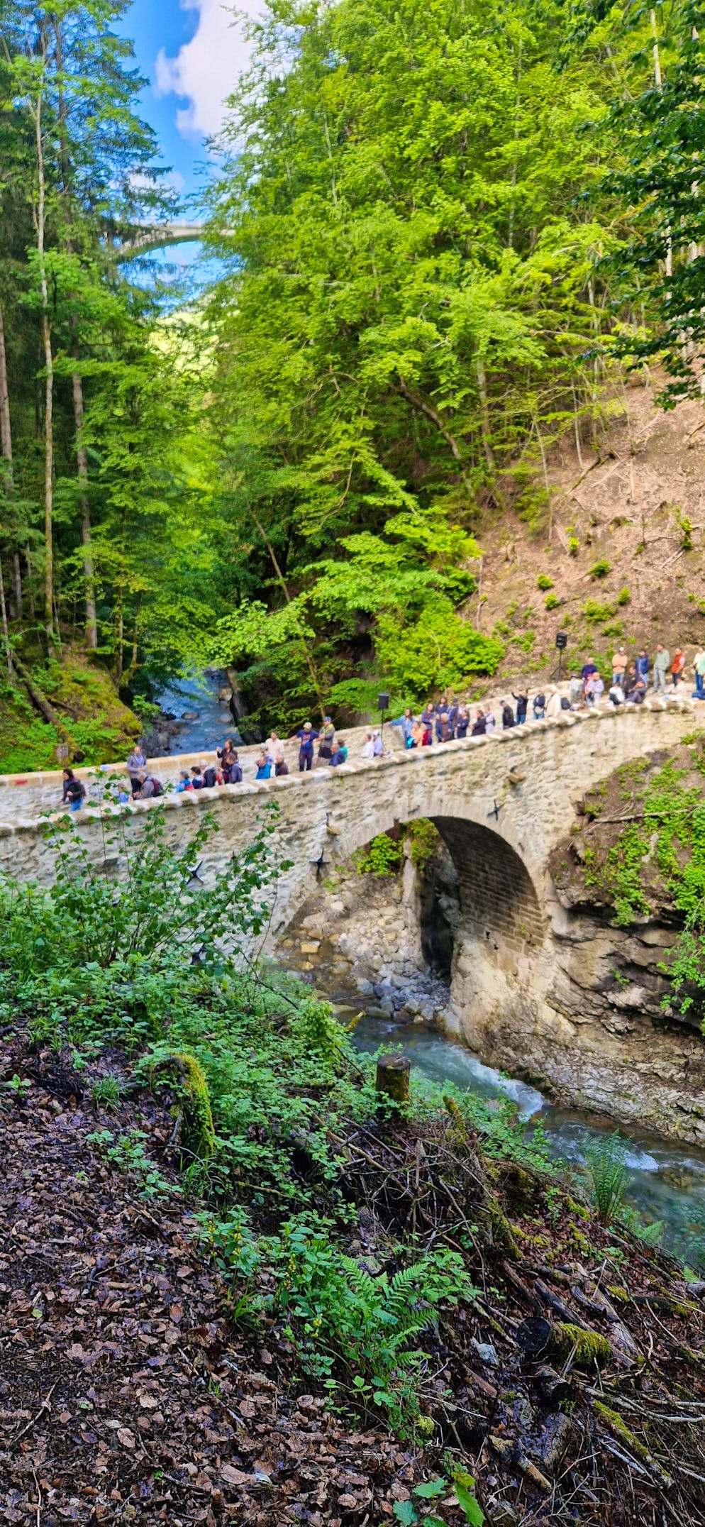 Consolidé et sûr, le Pont des Planches permet aux randonneurs de relier Le Sépey à La Forclaz.