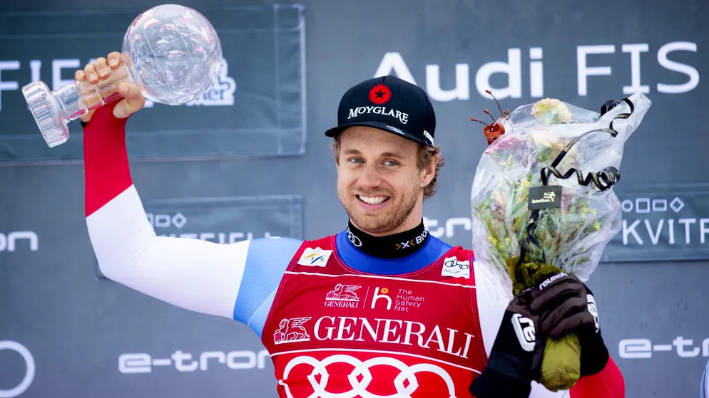 Mauro Caviezel im Jahr 2020 mit der kleinen Kristallkugel im Super-G-