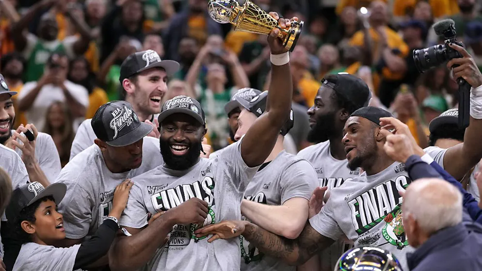 Die Spieler der Boston Celtics feiern den Sieg in der Halbfinal-Serie gegen die Indiana Pacers