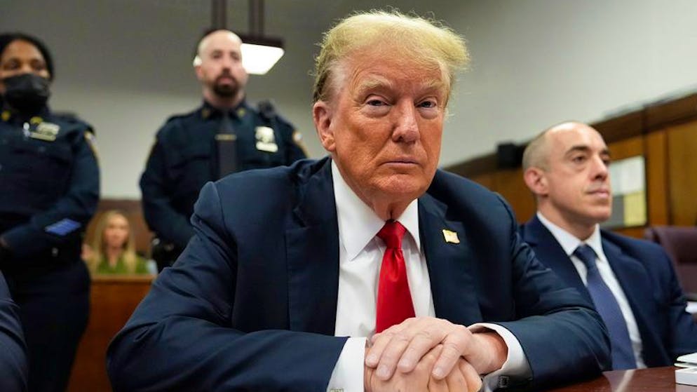 Der ehemalige US-Präsident Donald Trump wartet auf den Beginn der Schlussplädoyers im Strafgericht Manhattan. (28. Mai 2024)