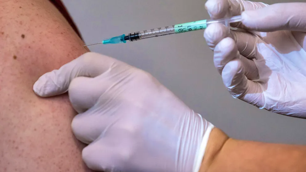 L'UFSP risponde alle critiche. Effetti collaterali col vaccino anti Covid? In Svizzera finora nessuno è stato risarcito