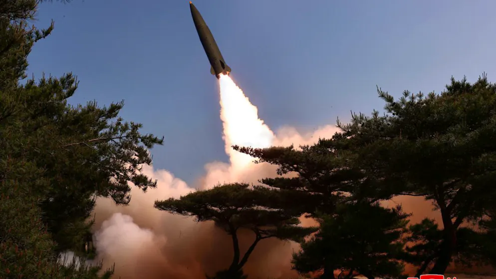 ARCHIV - Nach Angaben der staatlichen nordkoreanischen Nachrichtenagentur KCNA zeigt die Aufnahme den Testabschuss einer taktischen ballistischen Rakete. Foto: Uncredited/KCNA/KNS/dpa