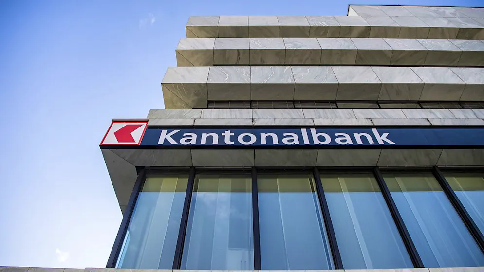 Die Mitte fordert für die Geschäftsleitung der Schwyzer Kantonalbank eine Vergütungslimite nach oben. (Archivbild)