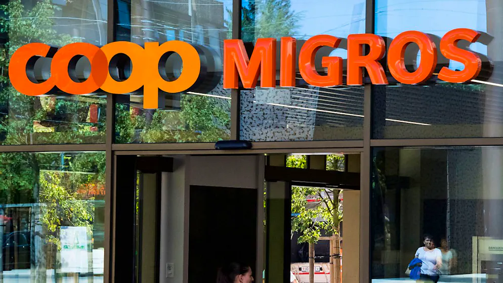 Der Schweizer Detailhandel hat im April mehr umgesetzt: Logos von Coop und Migros (Symbolbild).