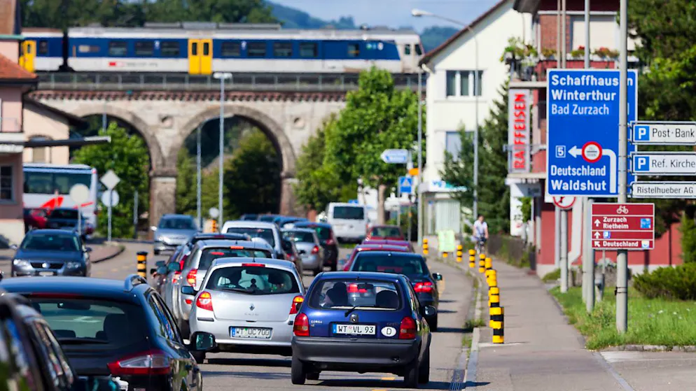 Für den Raum Zurzibiet will der Kanton Aargau ein Gesamtverkehrskonzept erarbeiten. Es geht auch um eine neue Rheinbrücke zwischen Koblenz und der deutschen Grenzstadt Waldshut-Tiengen. (Archivbild)