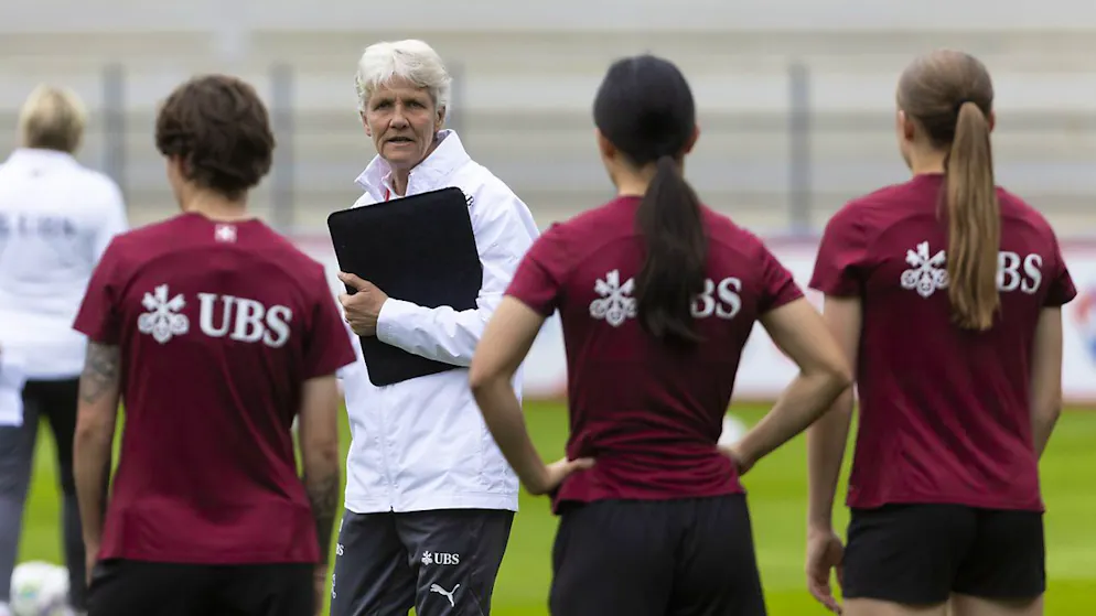 Nationaltrainerin Pia Sundhage bereitet die Schweizerinnen auf die Duelle gegen Ungarn vor.