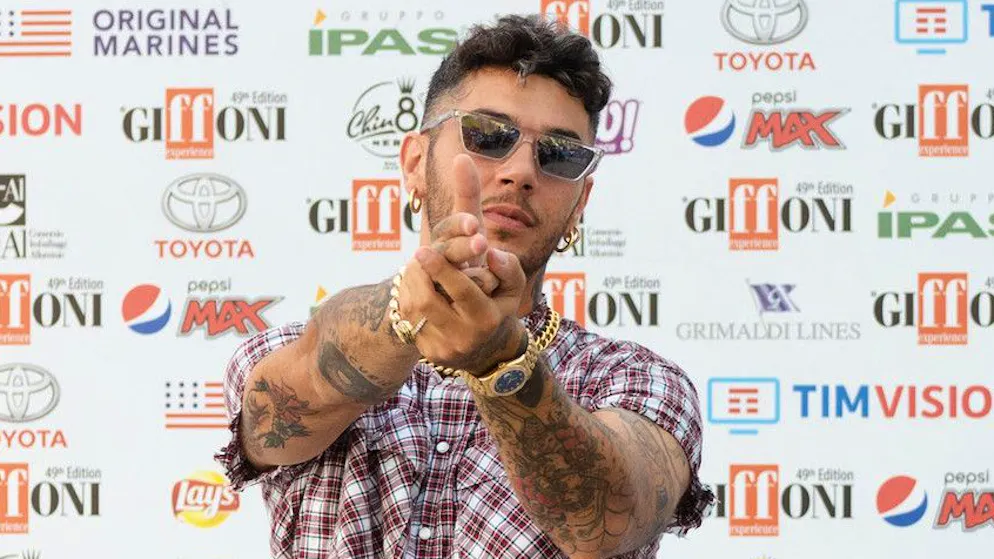 Ecco come mai. Emis Killa rinuncia a Sanremo: «Preferisco fare un passo indietro»