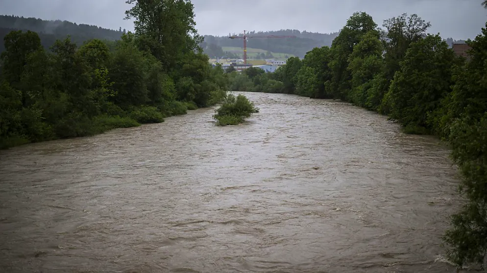 La Thur sta portando grandi quantità di acqua.