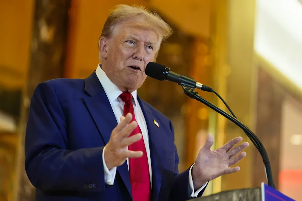 L'ex presidente Donald Trump parla durante una conferenza stampa alla Trump Tower, venerdì 31 maggio 2024, a New York. 