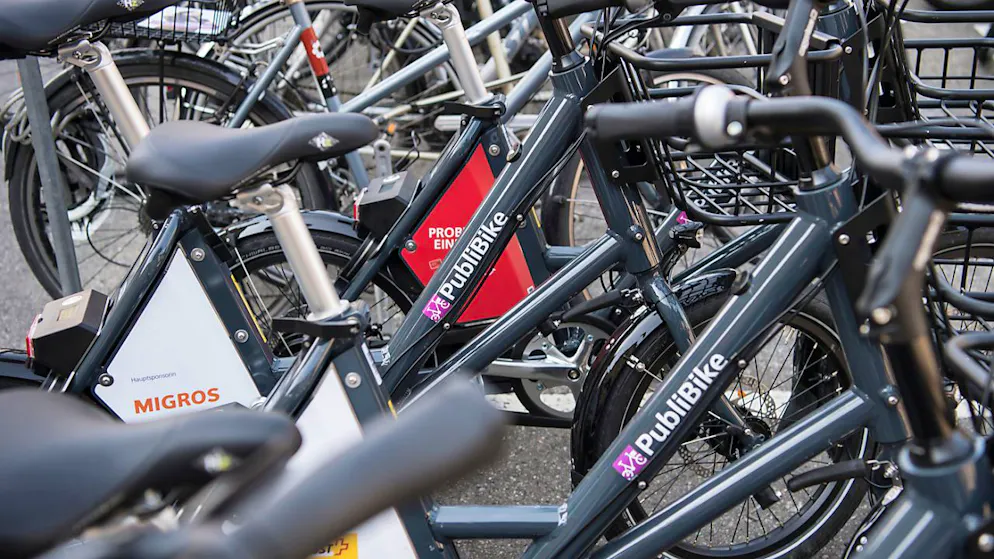 Die Stadt Bern setzt bei Veloverleih weiterhin auf  Publibike - und zahlt dem Anbieter dafür zukünftig rund 440'000 Franken pro Jahr.