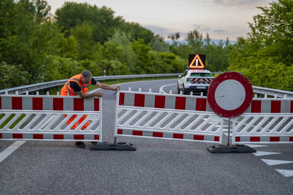 Nicolas Thierrin von siera,  chiude l'entrata sulla A1. L'autostrada nel tratto di Payerne, rimarrà chiusa fino a giovedì mattina alle 09h00.