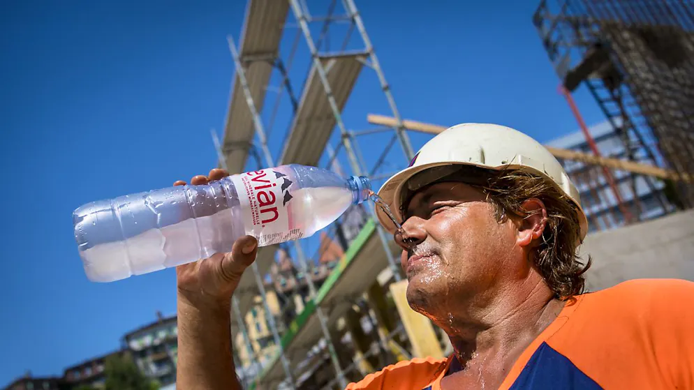Oltre a essere difficilmente sopportabile lavorare nel caldo torrido può provocare problemi di salute.