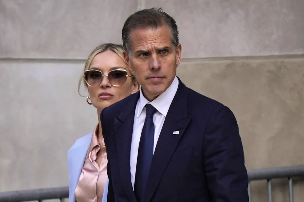 Hunter Biden, accompagné de son épouse Melissa Cohen Biden, quitte le tribunal fédéral, mardi 4 juin 2024, à Wilmington, dans le Delaware (archives).