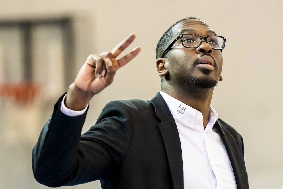 L'entraineur valaisan Patrick Pembele lors d'une rencontre de Swiss Basketball League