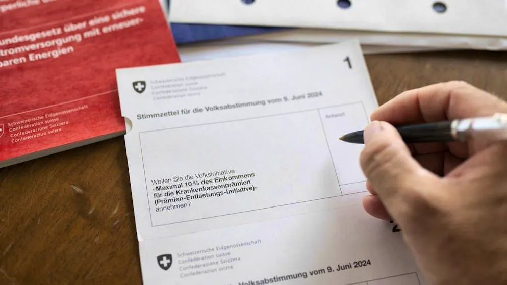Domenica 9 giugno. Al voto lo sgravio dei premi: Roth (PS): «Un sì per porre fine alla follia», Friedli (UDC): «Costerà miliardi»