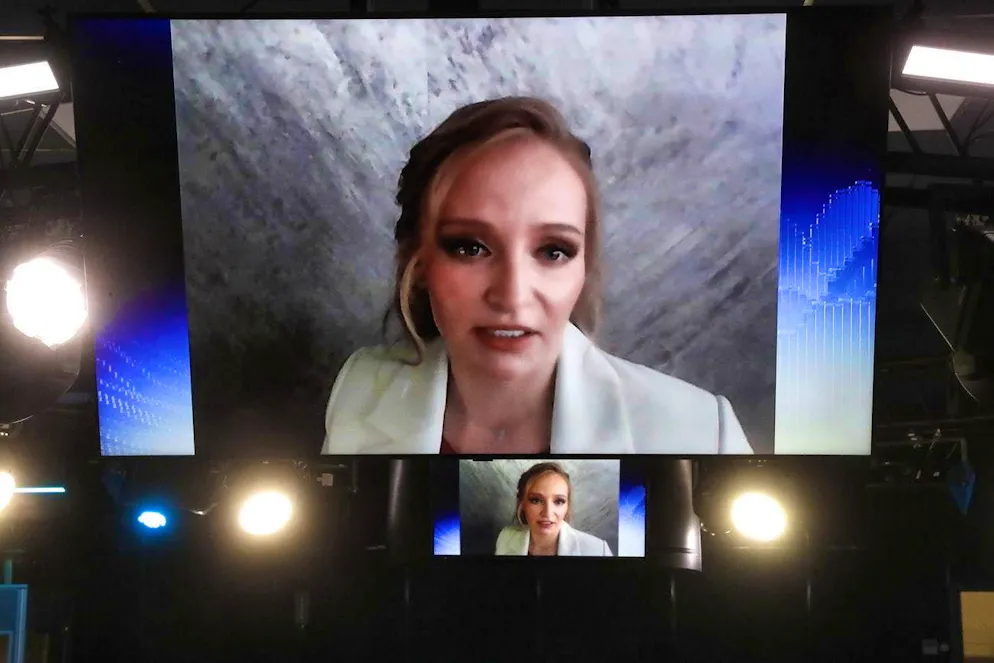 Katerina Tikhonova, figlia di Vladimir Putin, parla in video durante un forum economico a San Pietroburgo.