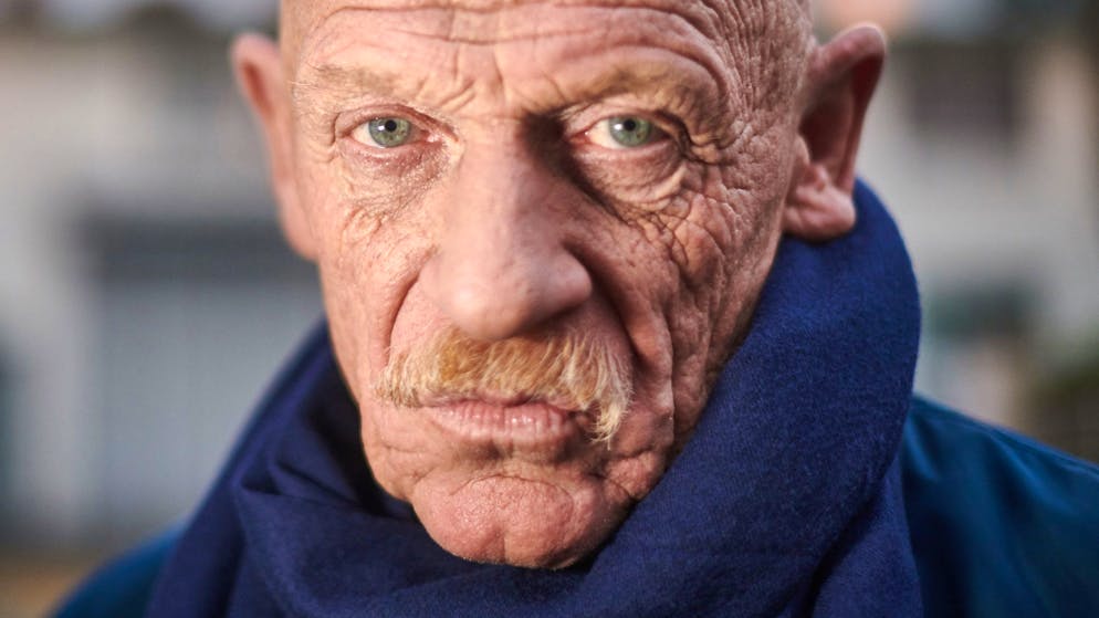 Bötschi asks Joe Bausch. 