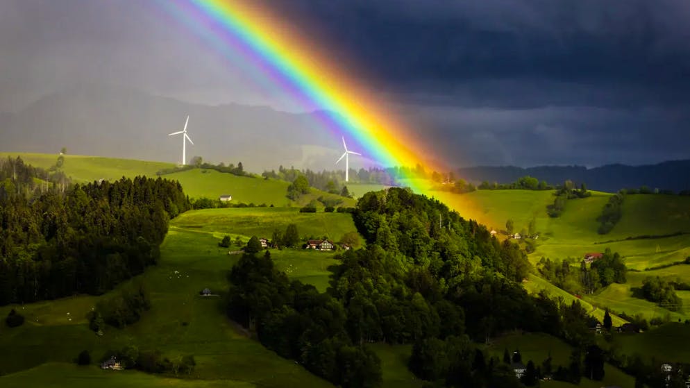 Il nostro live-blog. La Svizzera boccia le iniziative sui costi della salute e quella sui vaccini, ma dice «sì» alla Legge sull'energia