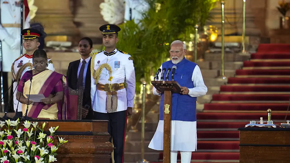 Narendra Modi ha giurato, è premier per la terza volta. Narendra Modi presta giuramento per il suo terzo mandato da primo ministro dell'India.