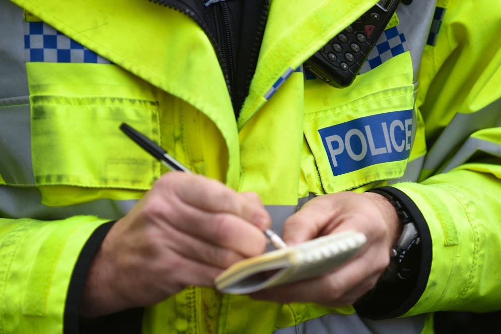 Die britische Polizei ist vor Ort. 