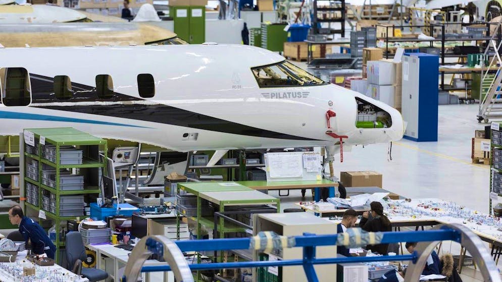Il jet privato svizzero di Jeff Bezos. Il PC-24 è prodotto nello stabilimento Pilatus Flugzeugwerke AG di Stans, nel Canton Nidvaldo. Il business jet, che può raggiungere una velocità di 815 km/h, è disponibile anche nella configurazione di aereo da soccorso.